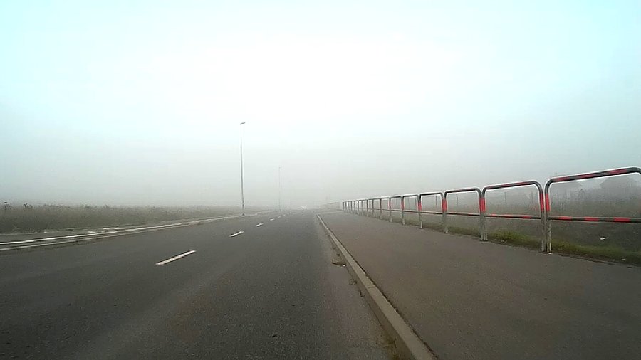 Bielszowice zasnute gęstą mgłą i smogiem