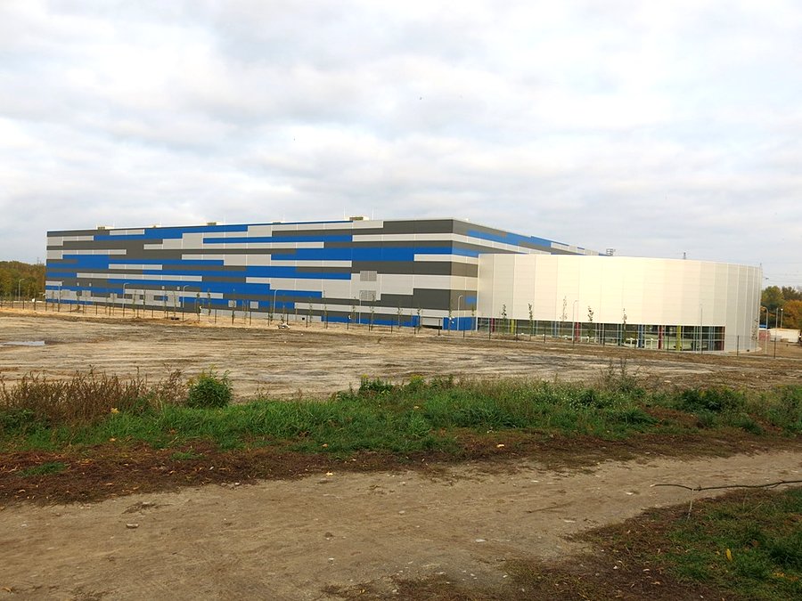 Lodowa Arena z perspektywy osiedla