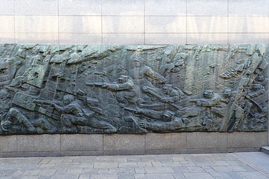 Warszawa. Pomnik chwała Saperom - Płyta