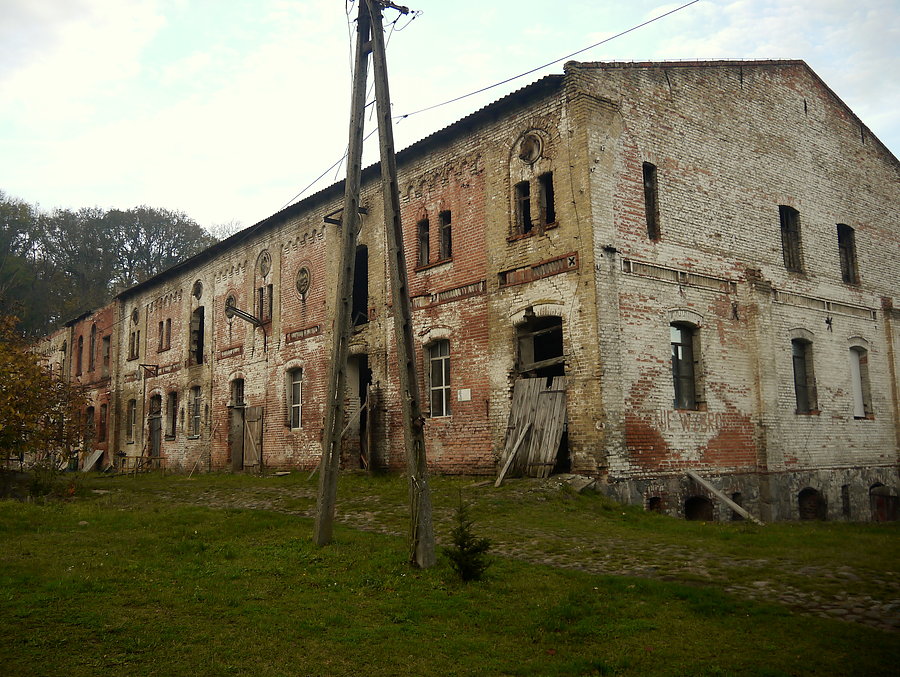 Dąbroszyn - w dawnym folwarku