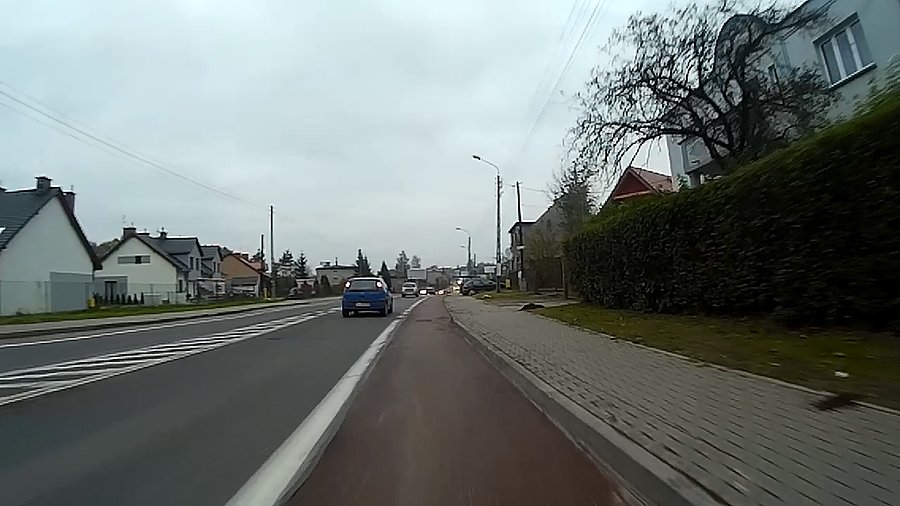 Wymieniony asfalt na DDRce w Kochłowicach - jeszcze nie ca całym odcinku, ale po 2 tyg.... najwyższa pora by to zakończyć
