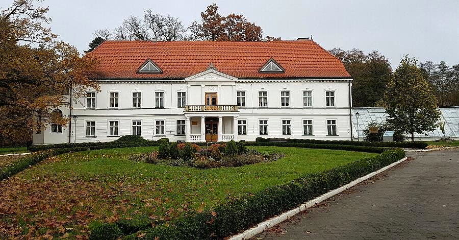 Małkocin (niem.Mulkenthin) Zabytkowy dwór z pocz. XIX w
