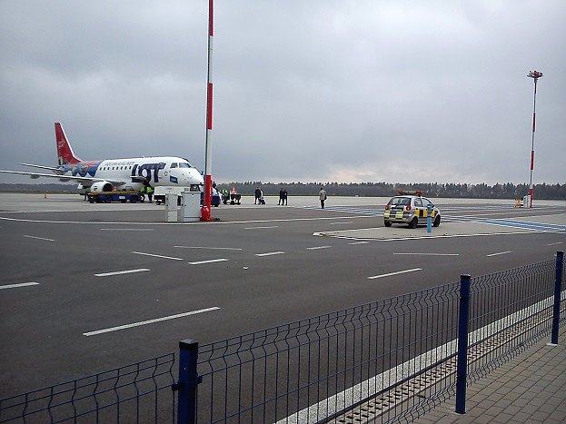 Do Sczecina Bombardier Q400, ale powrót już Embraerem 170 - różnica 15 minut w czasie trwania przelotu