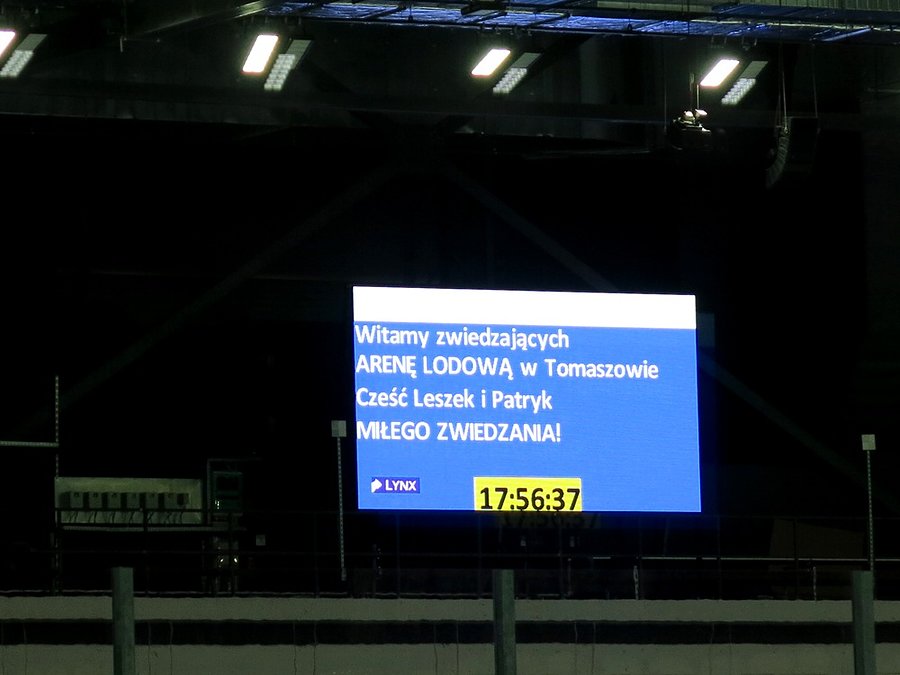 Pozdrawiamy i my, zza szyby ;)