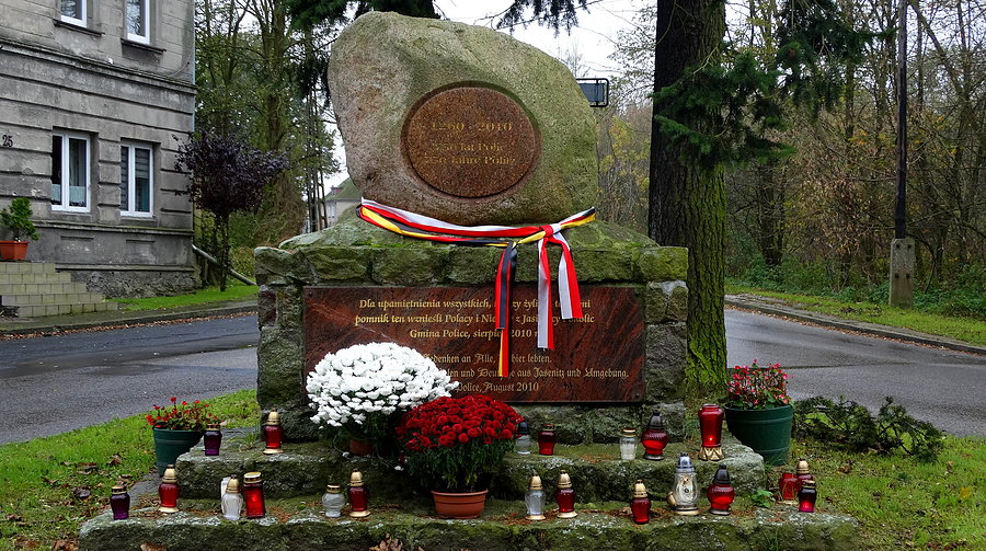 Rocznicowy pomnik w Jasienicy