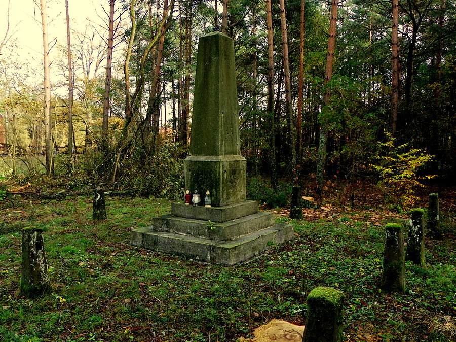 Grotów, pomnik poświęcony pamięci mieszkańców poległych w I wojnie światowej