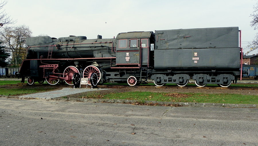 Ol49-82 na dworcu w Krzyżu