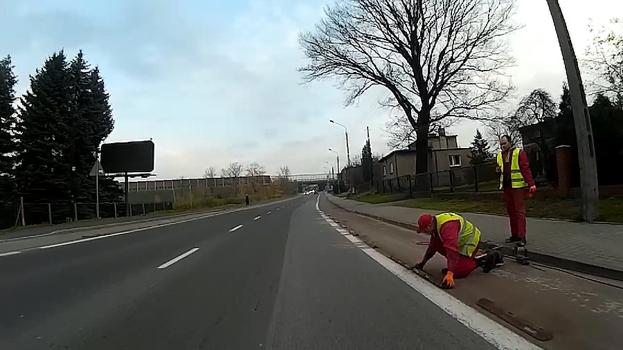 Układają te cholerne progi