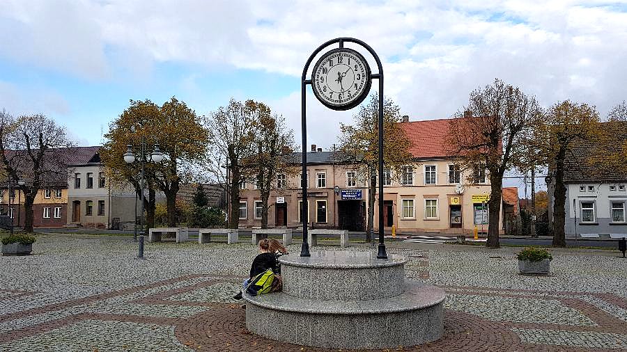 Suchań (niem.Zachan) Zegar na rynku