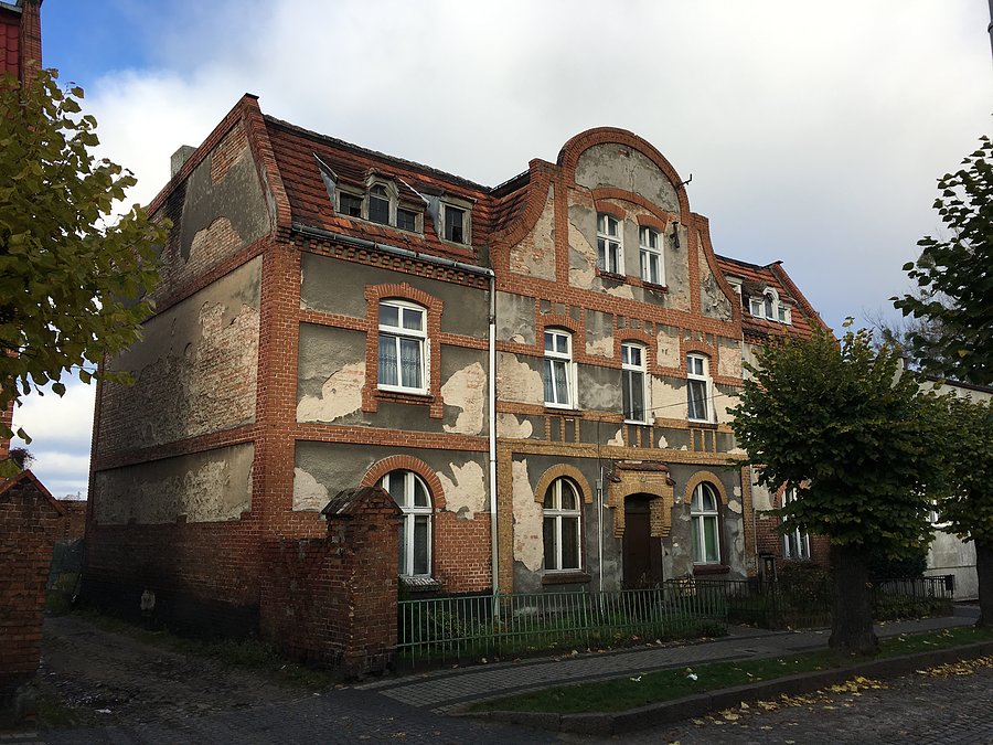 Dom przy ul. Łąkowej, który był siedzibą czarnkowskiego kahału (Zarządu Gminy Żydowskiej)