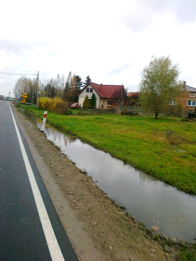 Rowy odpływowe wypełnione wodą