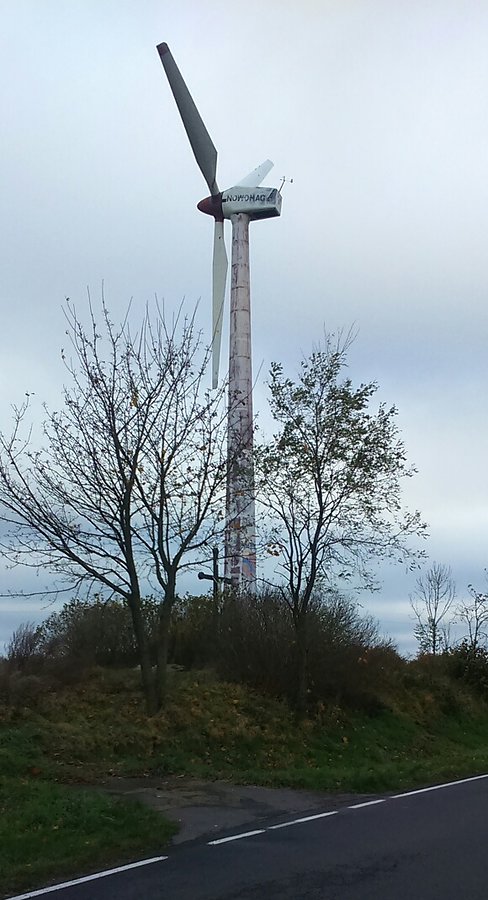 Ma już chyba grubo po czterdziestce ! To NASZA forpoczta dzisiejszej fali wiatrowych farm !!!