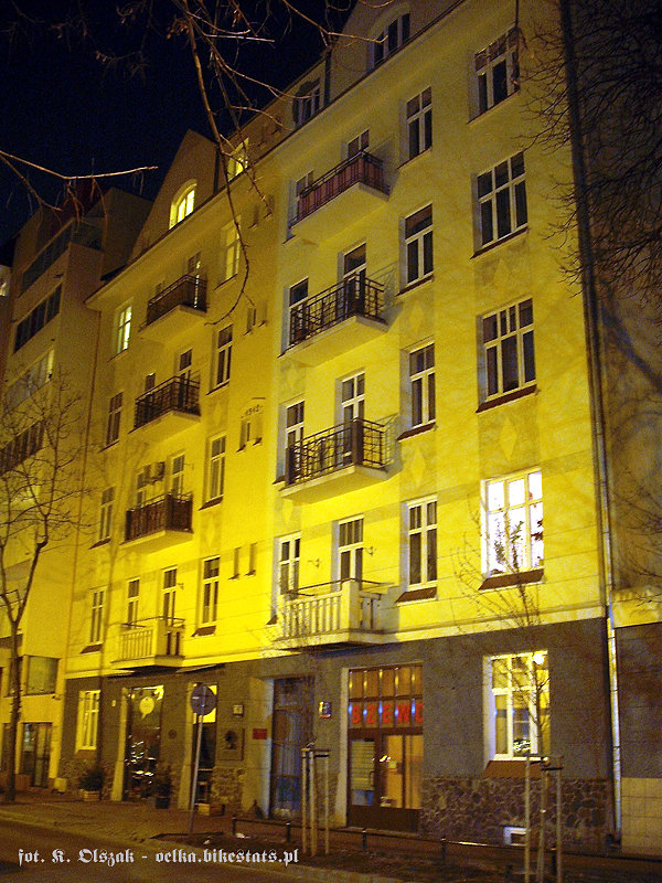 Teatralna kamienica przy Tarczyńskiej