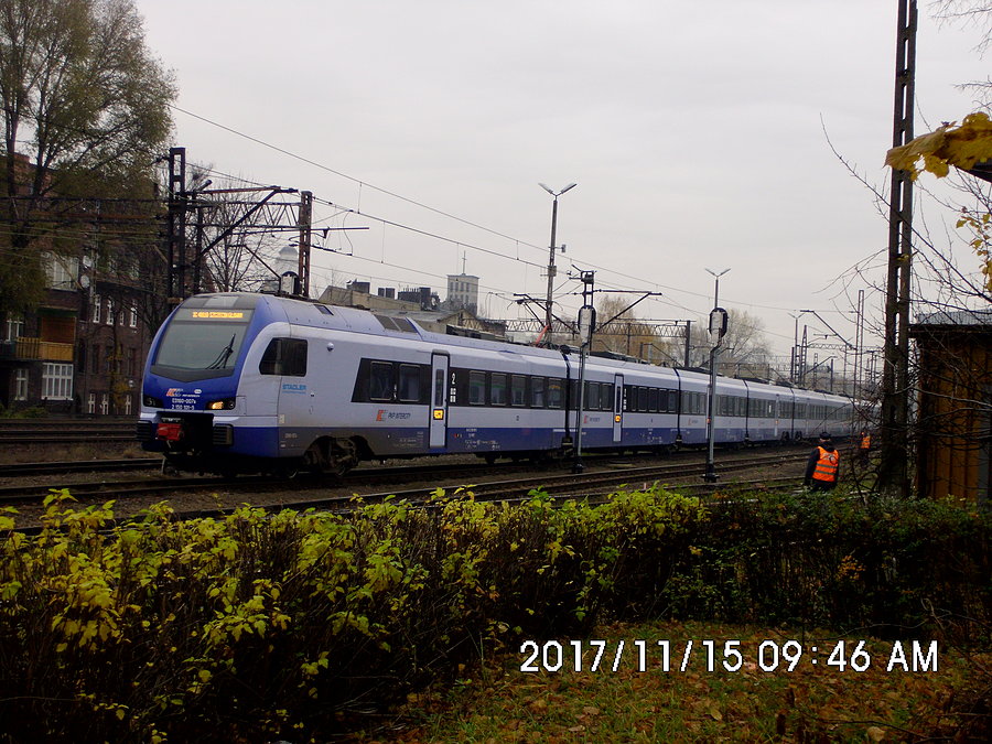 ED160-007 FLIRT za chwilę podstawi się na peron stacji w Katowicach jako IC 48110 w dość dziwnej relacji Katowice-Częstochowa-Łódź Widzew-Kalisz-Poznań-Szczecin Główny