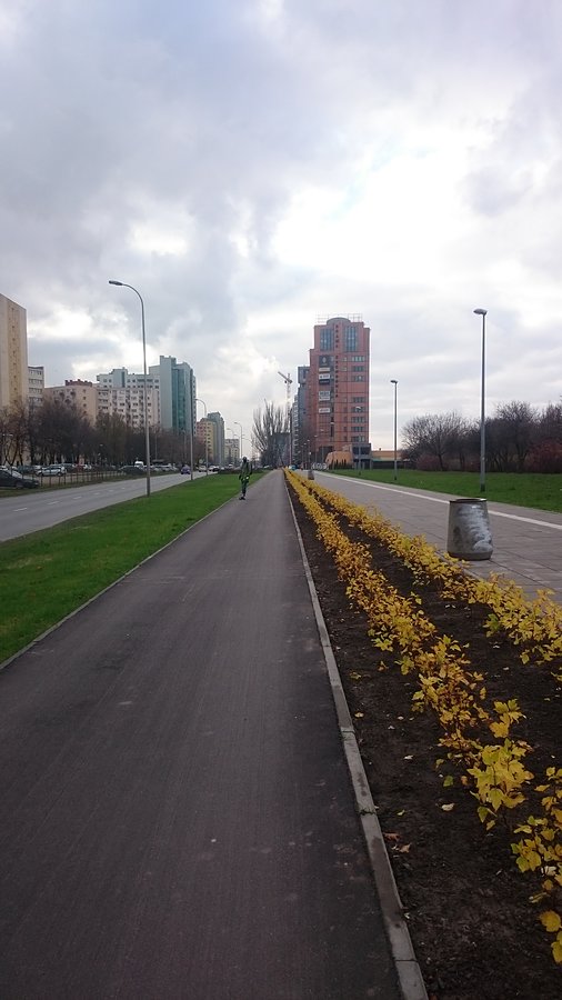 Dziękuję za tą ddr.... odkąd jest remont na Kasprzaka (sajgon przy torach) do Śródmieścia jeżdżę tą drogą