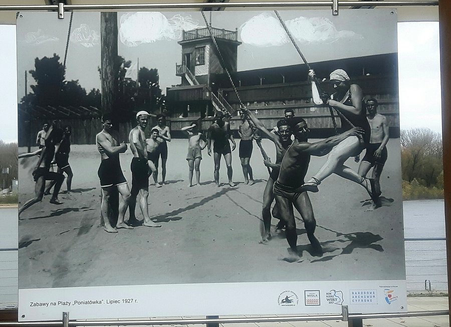 Zabawy na plaży "Poniatówka"