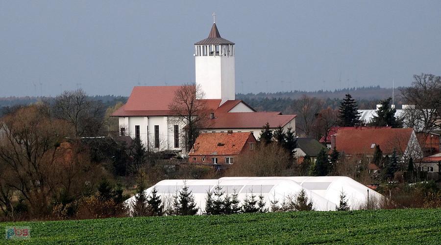 Często powtarzane przeze mnie ujęcie a to kościół w Dołujach.