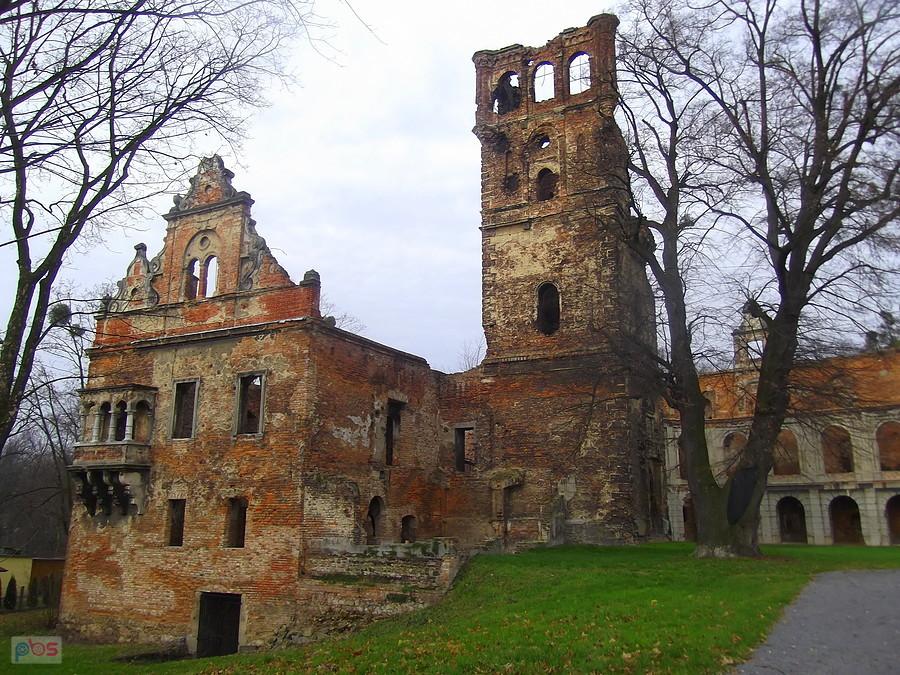 Straszące ruiny pałacu w Tworkowie