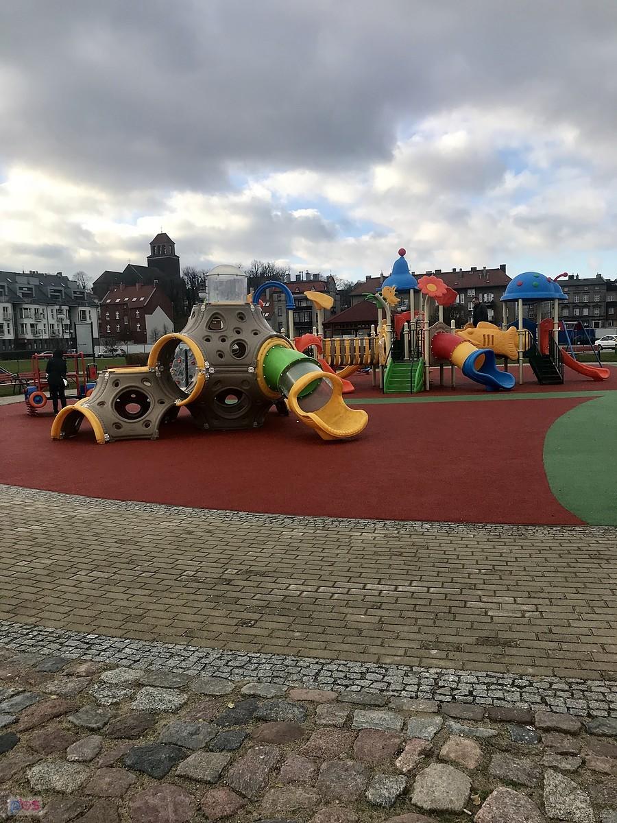 Nowy plac zabaw nad Wisłą