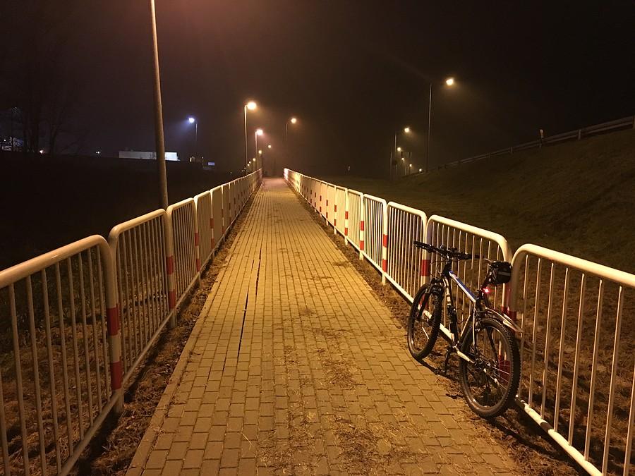 ul. Chodzieska - na ścieżce rowerowej