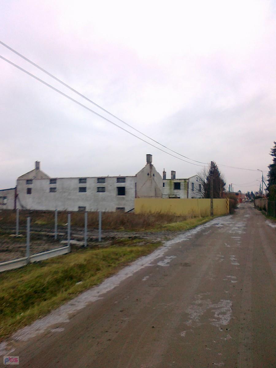 Z prawej będą też, skoro burzą stare
