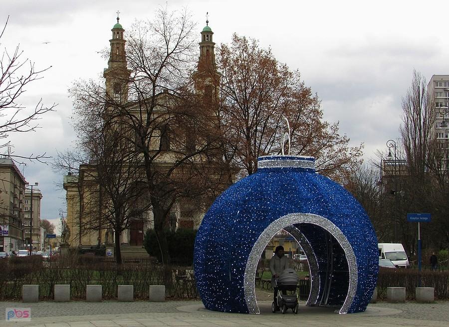Bombka na skwerze Popiełuszki