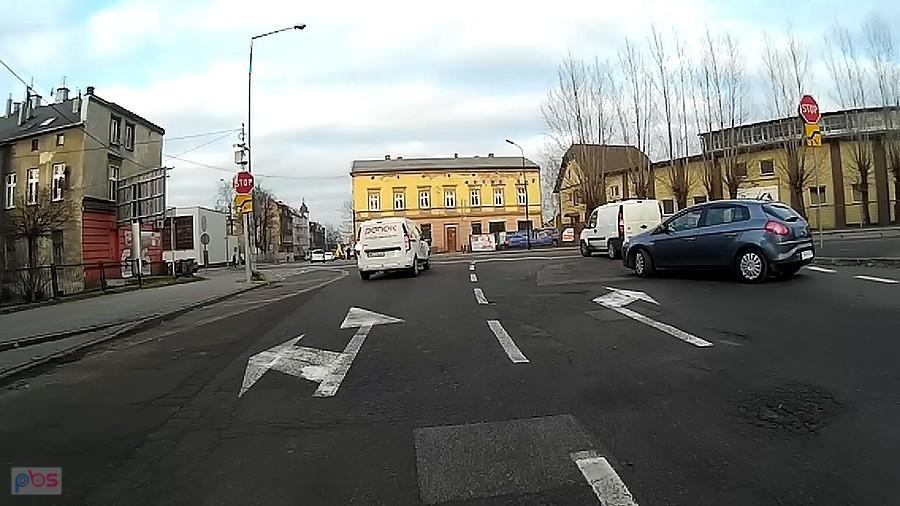 Mistrzowie skręcania w lewo - dodam tylko , że wszystkie widoczne samochody, na drodze którą jechałem, skręcały w lewo :)
