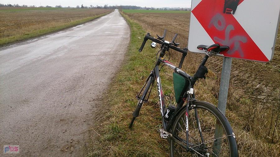 Lokalna droga w Jabłonnej