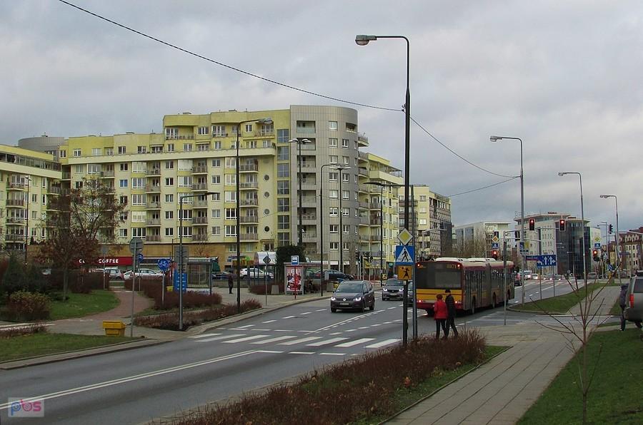 Skrzyżowanie Wąwozowej i al. KEN