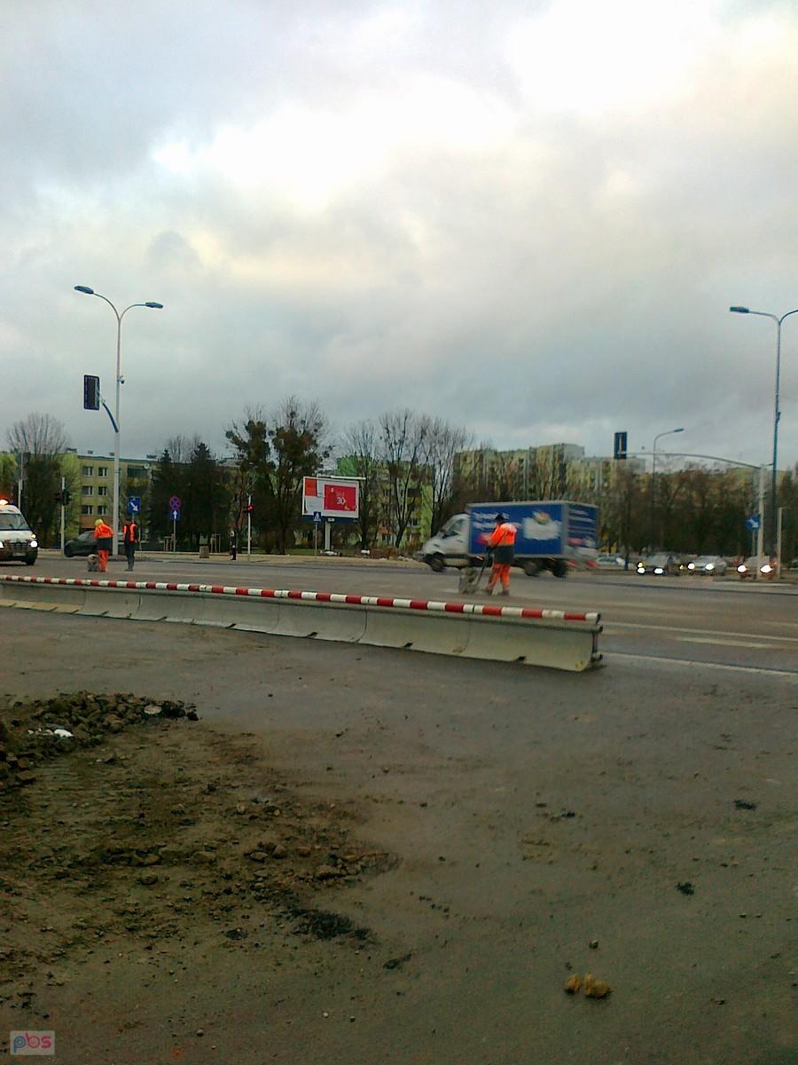 Na skrzyżowaniu trwają ostatnie poprawki na jezdni