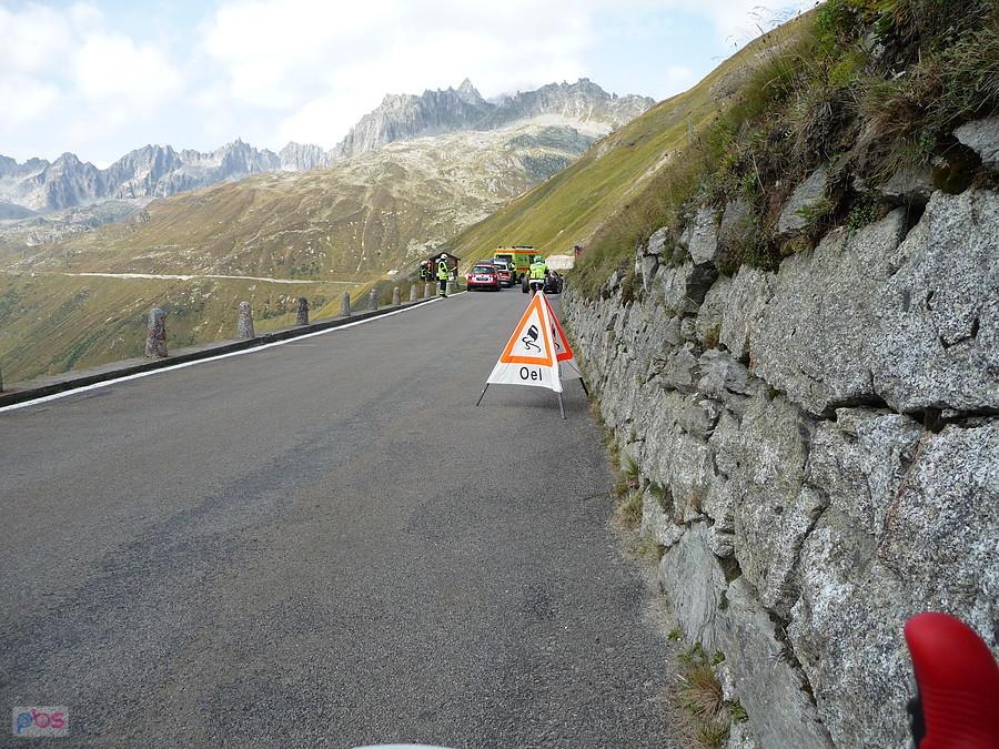 W Sneakersach na przełęcz Furkapass