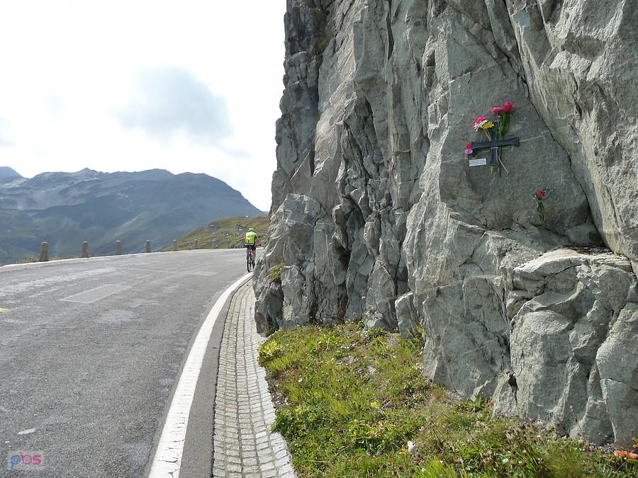 W Sneakersach na przełęcz Furkapass