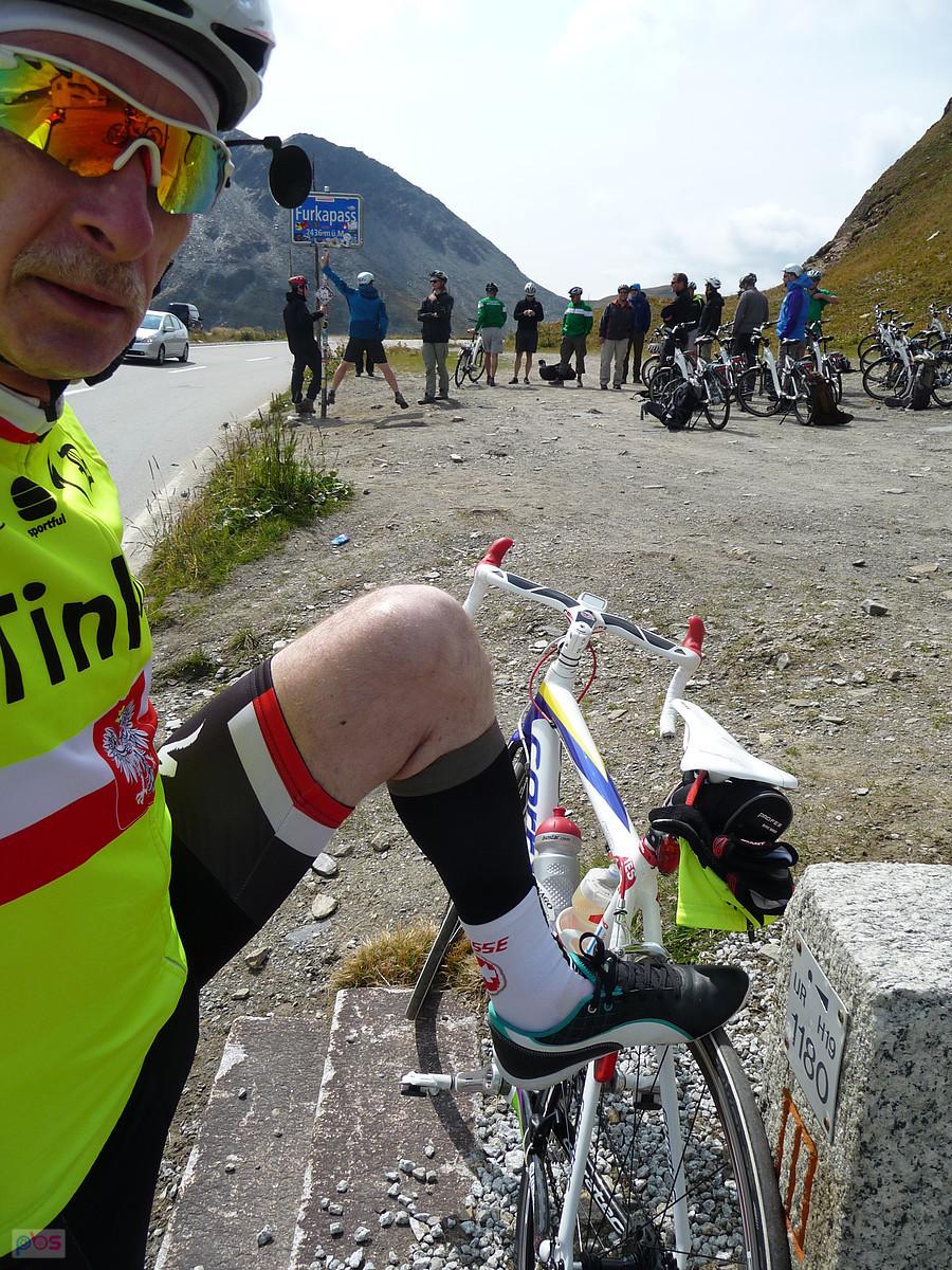 W Sneakersach na przełęcz Furkapass