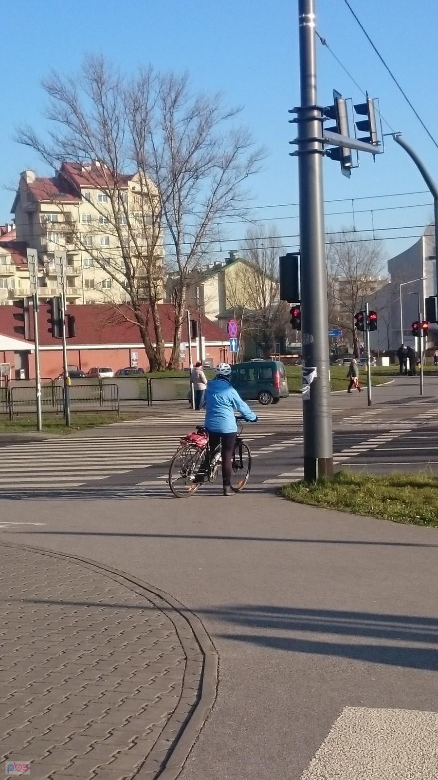 I kogo my tu mamy... Jolapm chyba przysnęła że tak późno na rower się wybrała :D. Zwykle do domu wraca jeszcze przed świtem :D