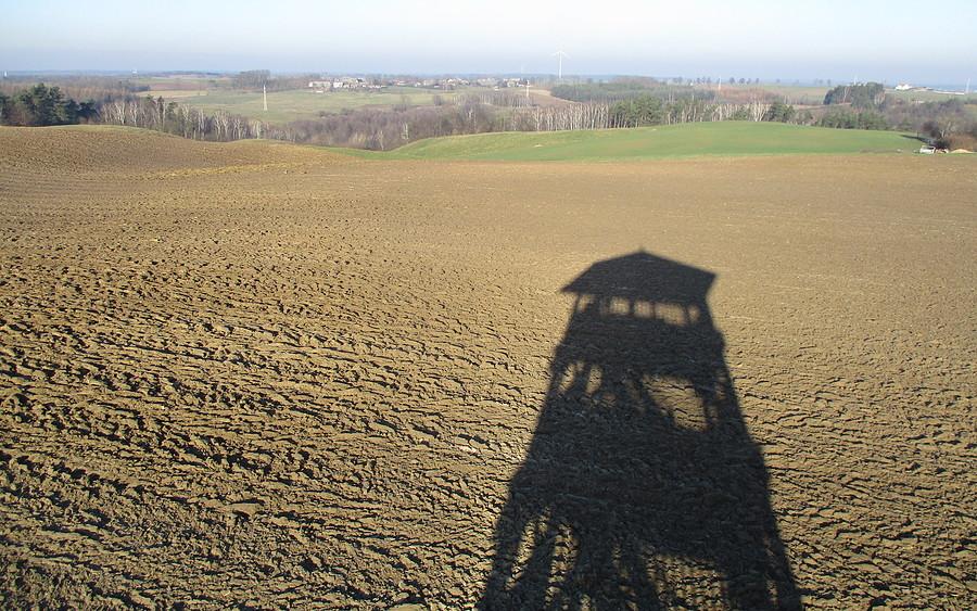 Widoki z wieży są spoczko. Tu w stronę północy i lekko na zachód