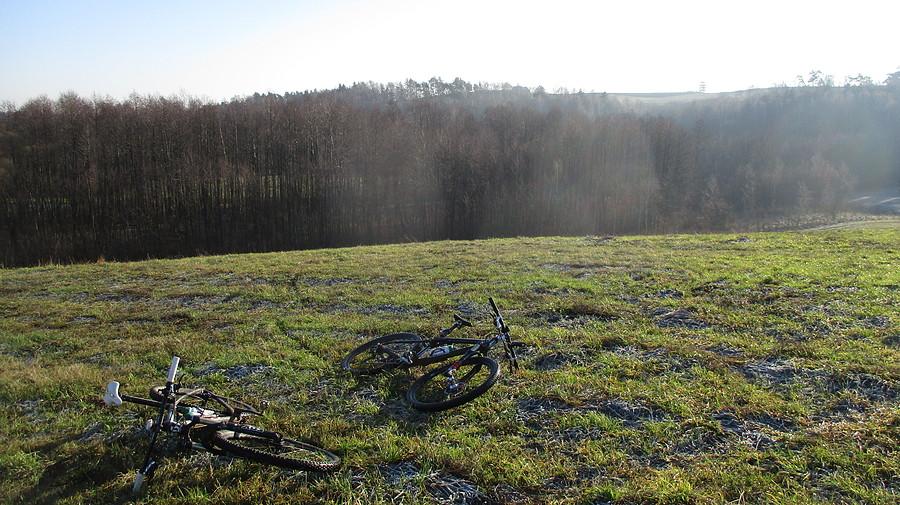 Najcięższy i dziki podjazd za nami. Chwila na odsapnięcie