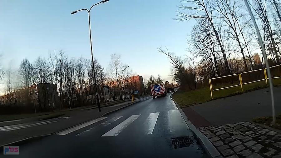 Mam go minąć z lewej czy jak? ;)