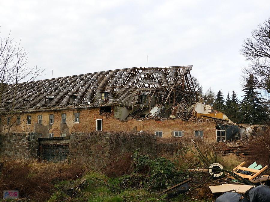 Ruina przy ulicy Cukrowej - kiedyś we władaniu wojska.