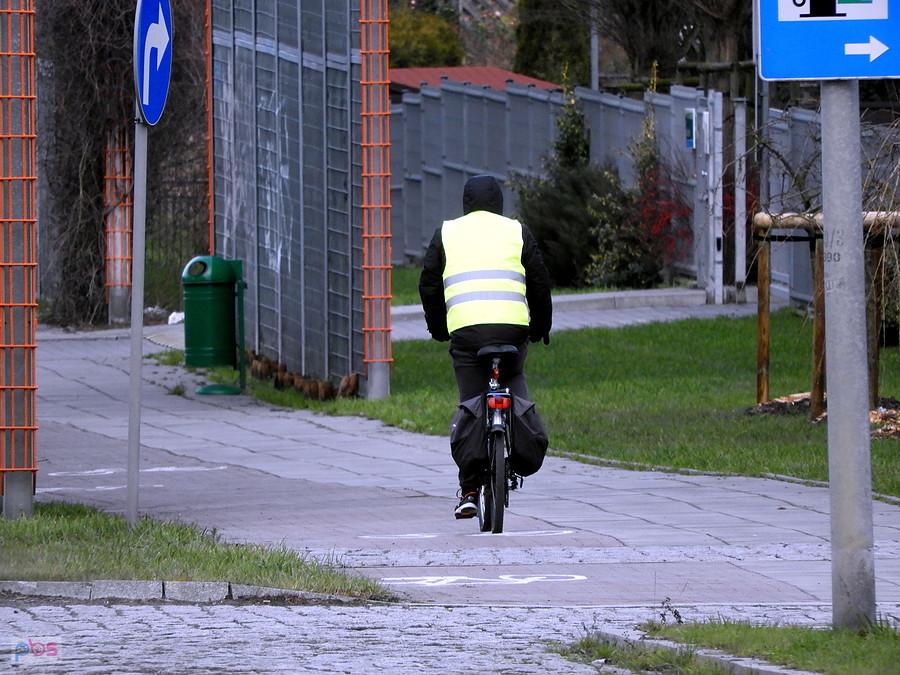 W oddali Kuba na ulicy Europejskiej.