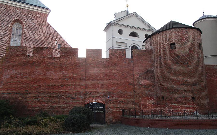 Pozwiedzałem trochę Kalisza. Tu mury obronne