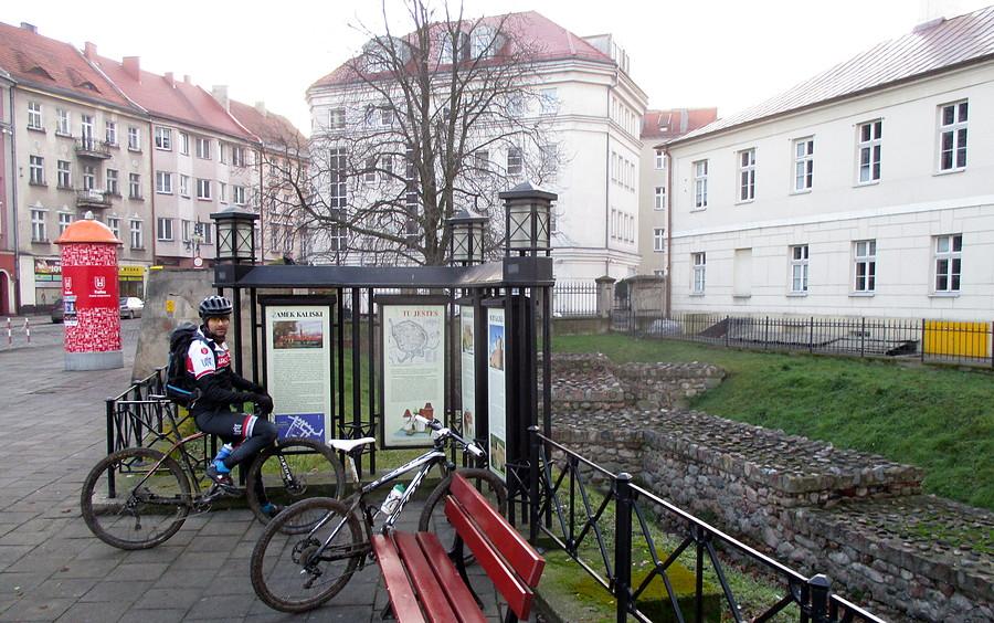 Pozostałości fundamentów Zamku Kaliskiego