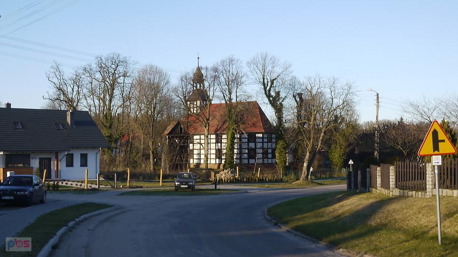 Gorzyca, kościół z dzwonnicą