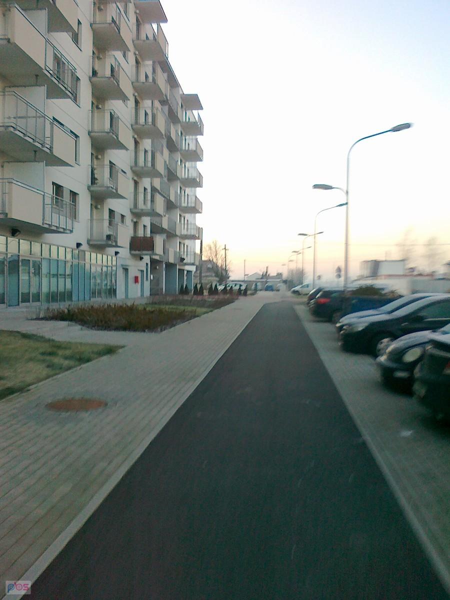 Dalej już nie, ale do Szeligowskiej jest piękna asfaltowa