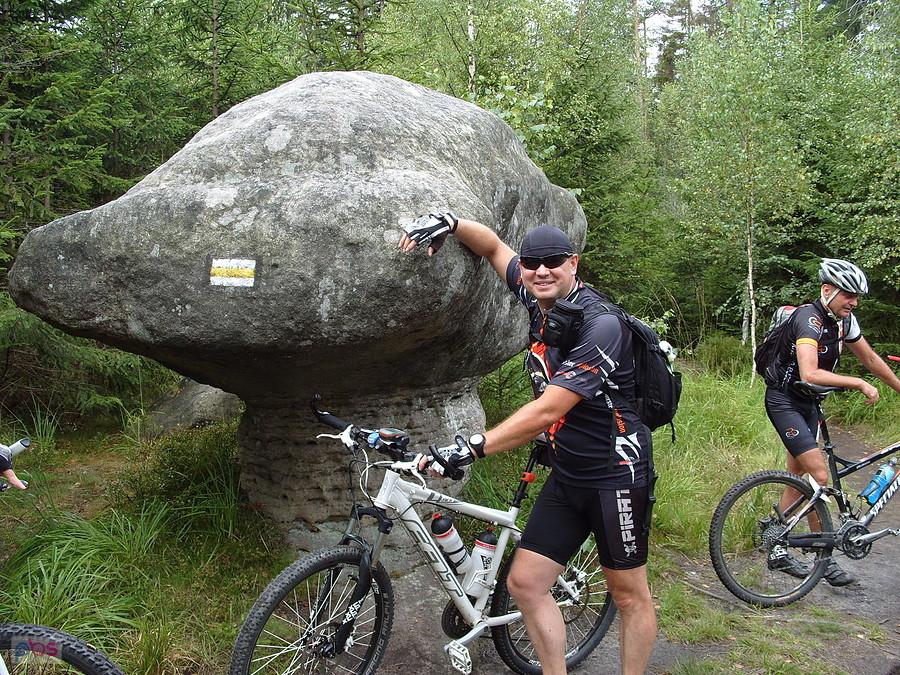 Pierwsza fotka przy skalnych grzybach