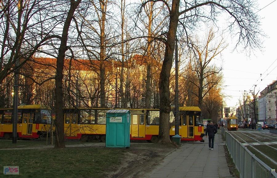 Tramwaj linii 33 na pętli Kielecka