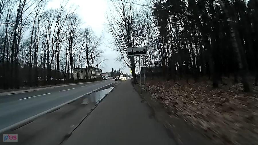 Jazda po chodniku to był dobry pomysł :)