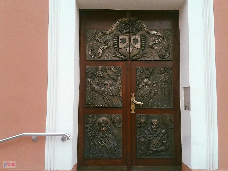 Drzwi kościoła parafialnego Kłodawie