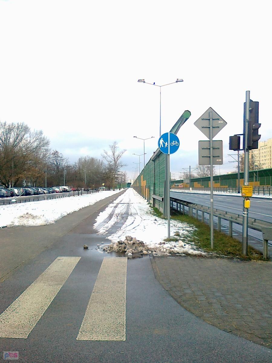 Przy wjeździe na wiadukt nawet dodatkowo zasypana