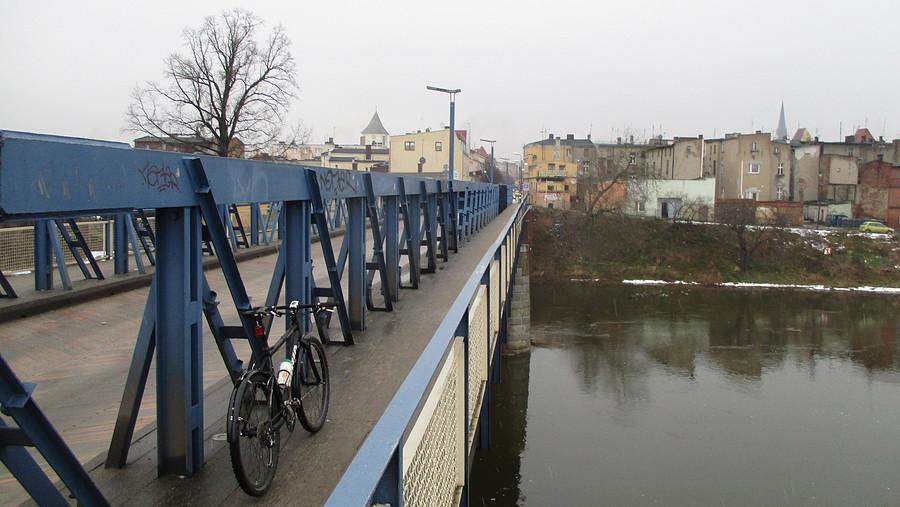 Jeden z moich ulubionych mostów (wąski i z drewnianym podłożem)
