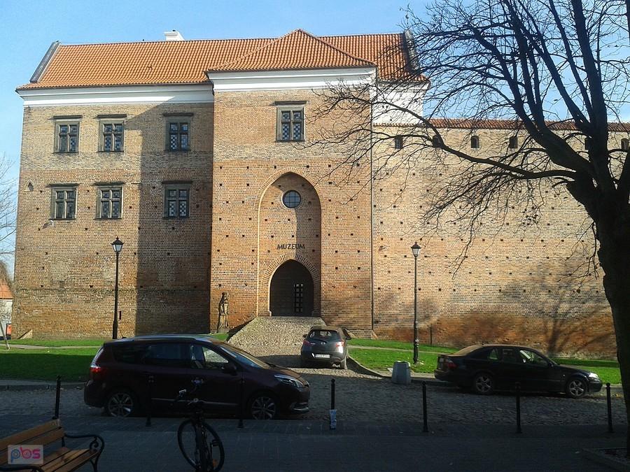 Zamek w Łęczycy - główna brama wejscie do muzeum